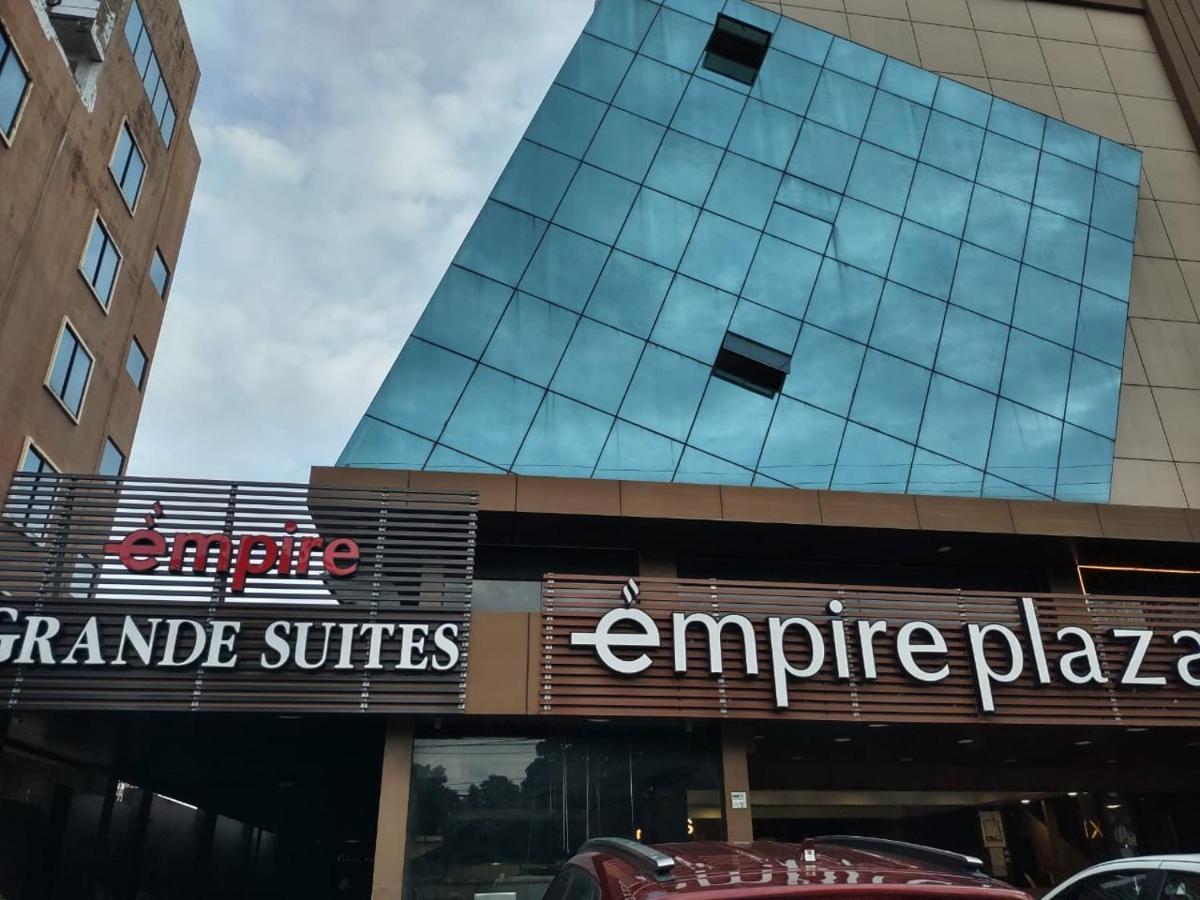 Empire Grande Suites Kochi Exterior foto